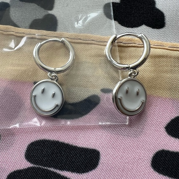 Cute White Smiley Trendy Dangle Charm Earrings Sterling Silver - Picture 5 of 6